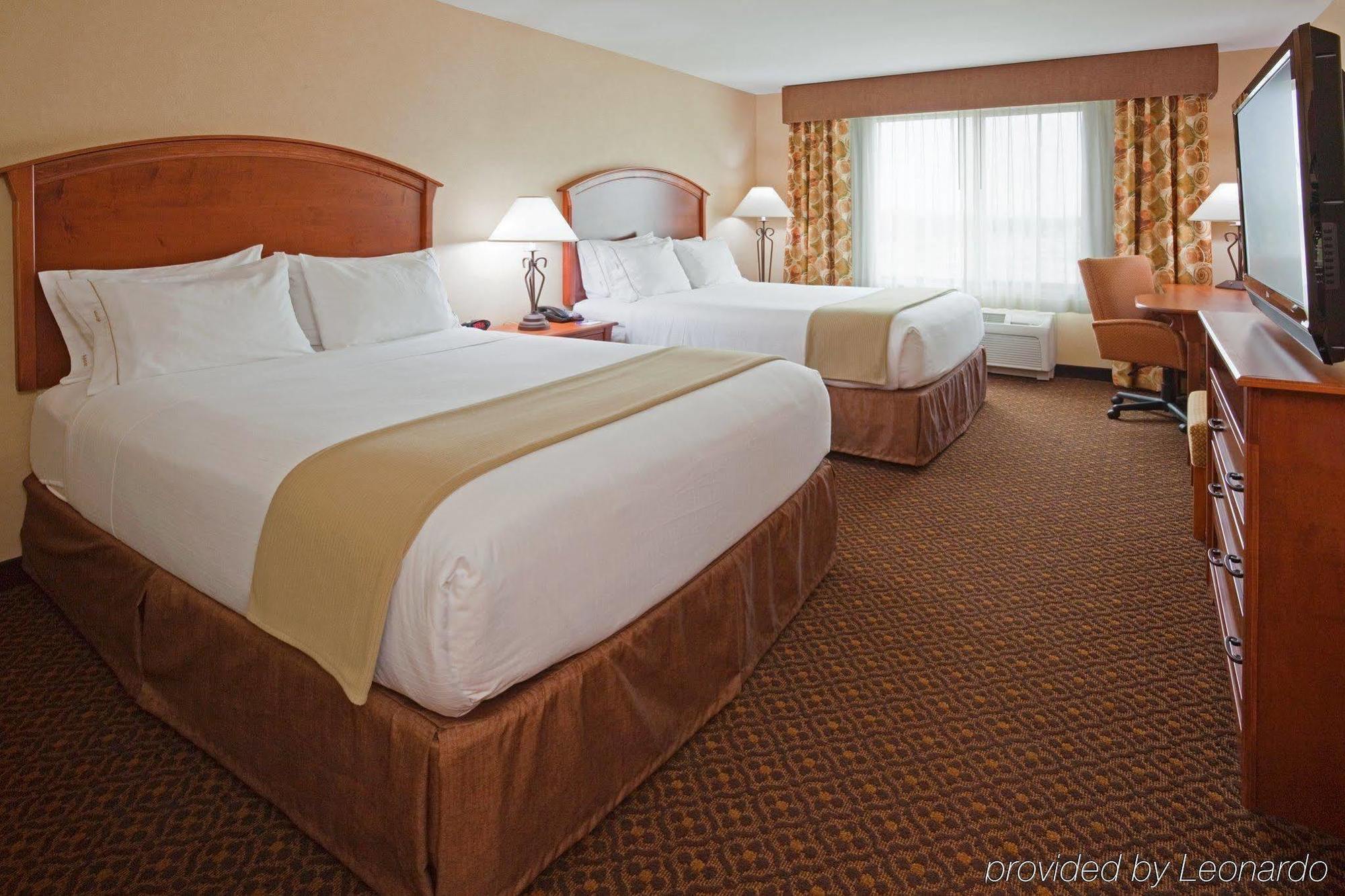 Holiday Inn Express & Suites Mitchell, An Ihg Hotel Habitación foto